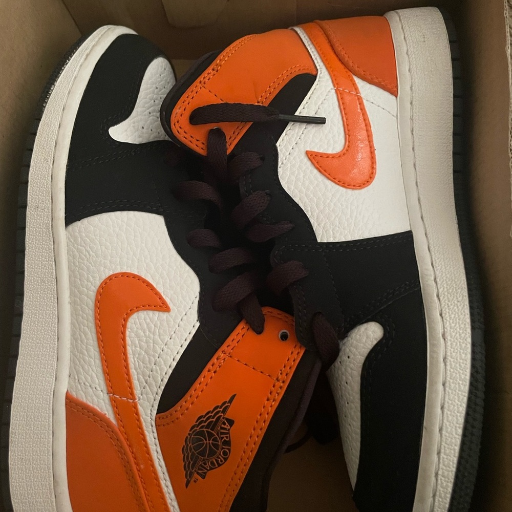 Air Jordan 1 mid